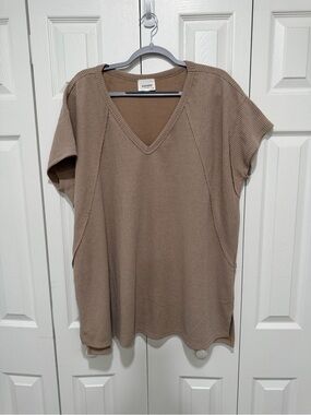ANDREE Waffle Knit V-Neck Short Sleeve Top - Taupe